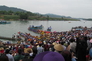 Về Quảng Bình xem hội đua thuyền mừng ngày thống nhất non sông