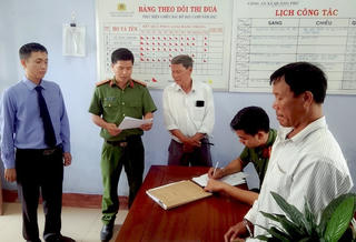 Bắt đối tượng xô ngã mẹ nuôi 86 tuổi nhập viện vì không cho tiền