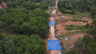 Vụ sạt lở vùi lấp hàng loạt ô tô tại Sóc Sơn: Đường mở ngoài quy hoạch