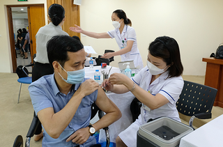 Đề xuất tăng phụ cấp cho nhân viên y tế dự phòng từ 40% lên mức 100%