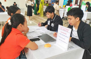 Thị trường lao động cuối năm: Doanh nghiệp tăng tốc tuyển dụng