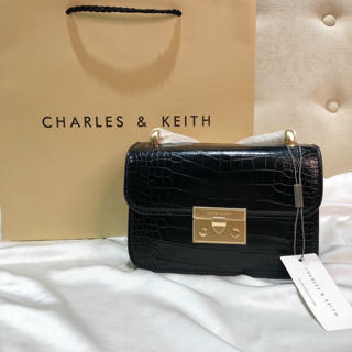 Nhiều người thích thú với loại hình hàng 'chuẩn auth' mà không màng đến tác hại