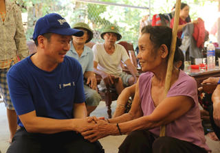 Vinamilk hỗ trợ đồng bào Nghệ An khắc phục hậu quả thiên tai