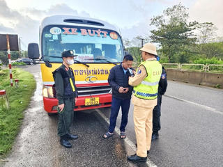 Phát hiện tài xế xe buýt ở Hà Tĩnh vi phạm nồng độ cồn