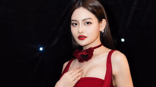 Thùy Anh 'Chúng ta của 8 năm sau' khoe vóc dáng 'mình hạc xương mai'