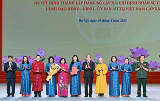 Phó Chủ tịch Uỷ ban Trung ương MTTQ Việt Nam Hoàng Công Thuỷ dự lễ công bố thành lập các tổ chức Đảng, Mặt trận Tổ quốc tỉnh, thành phố, các xã, phường tại TP Hà Nội