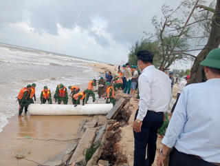 Thừa Thiên - Huế: Khoảng 150m bờ biển bị sạt lở nghiêm trọng