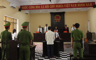Quảng Nam: Người đàn ông sàm sỡ con gái tình nhân lãnh án 13 năm tù