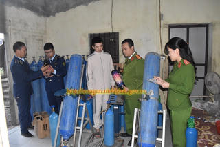 Đang đi ‘ship’ bình bóng cười thì bị Công an phát hiện