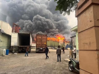 Nam Định: Cháy tại kho vải trong khu công nghiệp Hòa Xá