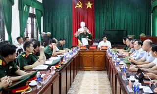 Yêu cầu huy động thêm 15 "người nhái" tìm kiếm nạn nhân mất tích trong vụ sập cầu Phong Châu