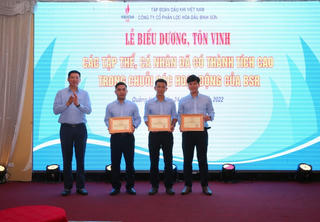 Tôn vinh các tập thể, cá nhân có thành tích xuất sắc trong chuỗi các hoạt động góp phần xây dựng văn hóa BSR