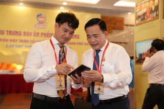 Cán bộ Mặt trận Thủ đô tiên phong trong chuyển đổi số