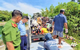 Quảng Nam: Đã thu gom ‘chai nước mắm vứt bỏ ở bụi rậm’