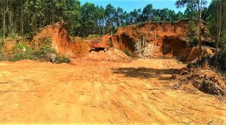 Quảng Nam: Khai thác đất đồi trái phép