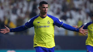 Ronaldo ghi siêu phẩm nâng kỷ lục ghi bàn