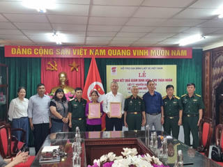 Trao kết quả giám định ADN cho thân nhân gia đình liệt sĩ