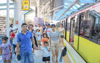 Hà Nội: Hai tuyến tàu điện thu hút hàng trăm nghìn hành khách dịp Quốc khánh