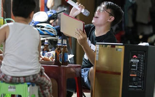 Cắt cầu dao, đánh hàng xóm vì hát karaoke gây ồn ào