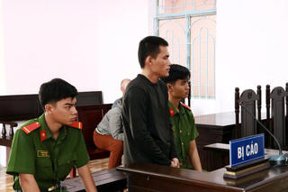 Lãnh án hơn 13 năm tù vì vô cớ đâm người, đốt xe