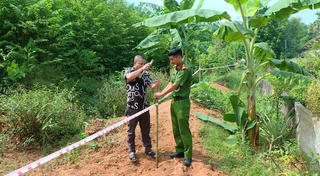 Đồi Vẽo bị nứt, đe dọa 139 hộ dân