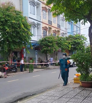 TP HCM: Nam thanh niên dùng hung khí tấn công 2 cô gái gây thương tích