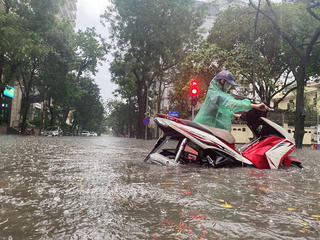 Cảnh báo mưa dông diện rộng, đề phòng lốc sét và mưa đá