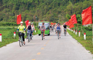 Viên ngọc xanh giữa lòng Cát Bà