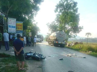 Tông trực diện vào xe bồn, 2 người tử vong tại chỗ