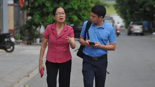 Nữ cán bộ tận tụy với công việc