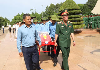 Đắk Lắk truy điệu và an táng hài cốt liệt sĩ Việt Nam hy sinh tại Campuchia