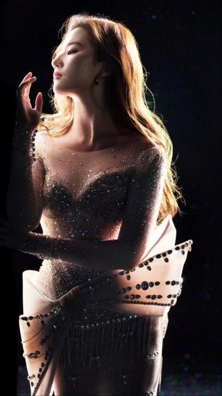 Lưu Diệc Phi diện đầm xuyên thấu của NTK Việt, quảng bá phim hoạt hình