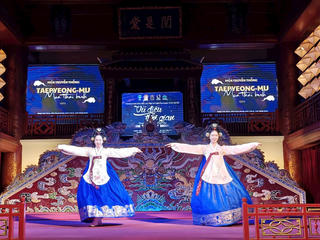 Nghệ sĩ Hàn Quốc biểu diễn nhiều tiết mục nghệ thuật đặc sắc tại Huế