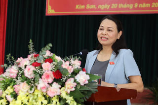 Phó Chủ tịch - Tổng Thư ký Nguyễn Thị Thu Hà tiếp xúc cử tri tại huyện Kim Sơn