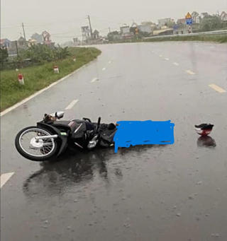 Nam Định: Bị sét đánh tử vong khi lưu thông trên đường ven biển trong mưa