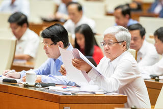 Trừ điểm giấy phép lái xe: Biện pháp xử phạt hành chính hay bổ sung xử phạt hành chính?