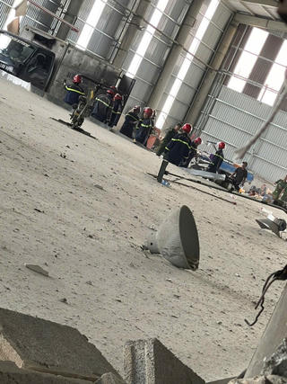 Bình Dương: Khẩn trương làm rõ nguyên nhân sập nhà xưởng khiến 3 người tử vong