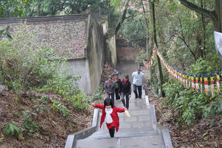 Mùa xuân, theo ông bà đi lễ