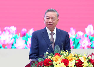 Tổng Bí thư gặp mặt các trí thức, nhà khoa học, văn nghệ sĩ tiêu biểu