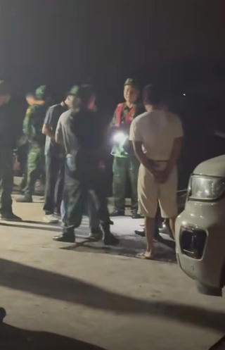 Quảng Ninh: Bắt giữ tàu chở người nhập cảnh trái phép