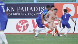 Phan Văn Đức đứt dây chằng lần hai, nghỉ thi đấu dài hạn