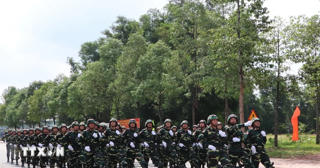 Quân đội Hoàng gia Campuchia và Lào diễn tập diễu binh tại Bình Dương