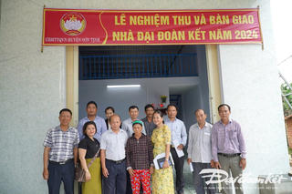 Quảng Ngãi: Bàn giao 6 ngôi nhà Đại đoàn kết cho hộ nghèo, cận nghèo