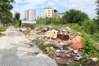 Hà Nội: Đại lộ nghìn tỷ biến thành nơi buôn bán, đổ rác