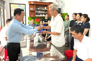 Ngành Giáo dục Hà Nội động viên, hỗ trợ gia đình học sinh gặp nạn trong vụ lật tàu