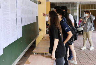 Tuyển sinh Đại học năm 2023: Điểm chuẩn giảm ở các ngành 'hot'