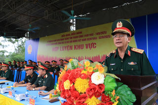 Thượng tướng Trương Thiên Tô chỉ đạo, động viên, thăm hỏi và tặng quà các lực lượng diễu binh, diễu hành A80