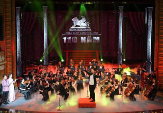 'Mở cửa' cho nhà hát