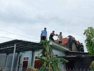 Hàng nghìn cán bộ, chiến sĩ về địa phương hỗ trợ người dân ứng phó, khắc phục bão lũ