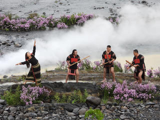 Ấn tượng sắc màu thổ cẩm Tây Nguyên